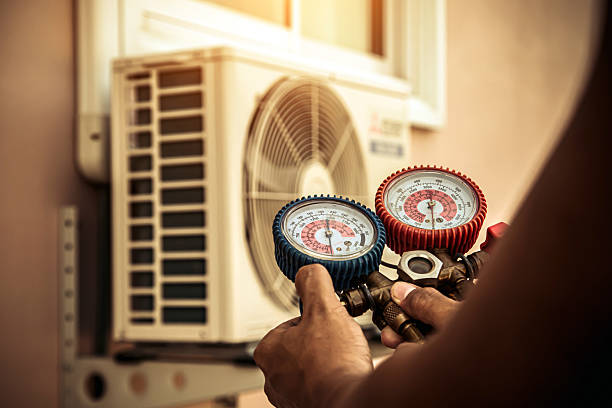 Professional Ac Installation technician working in Plainville, NY